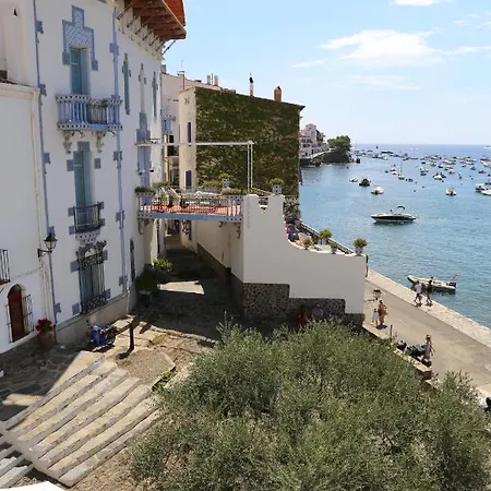 Set * Cadaques
